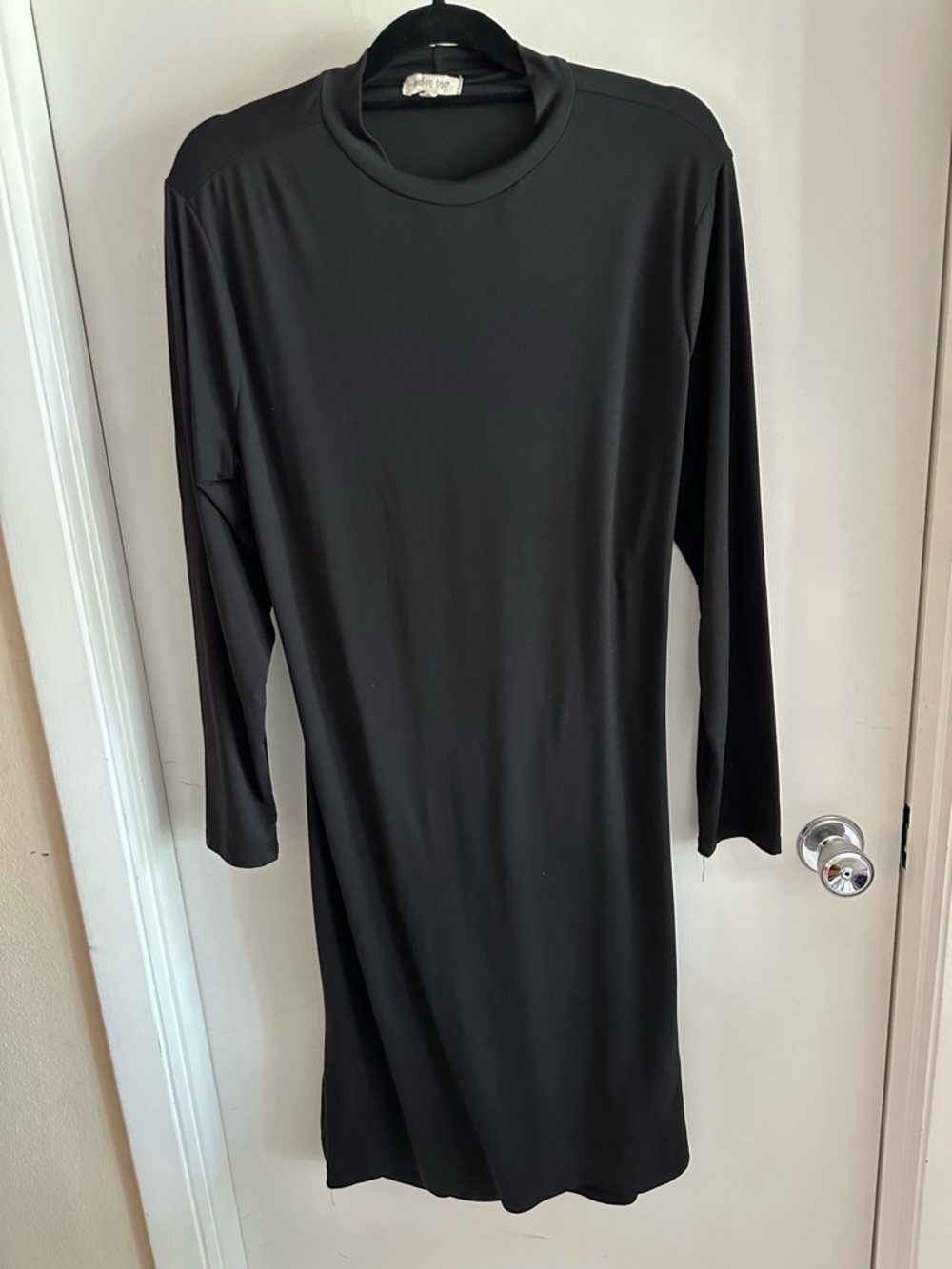 Urban Rose Contemporary Black Long-Sleeve Shift Dress